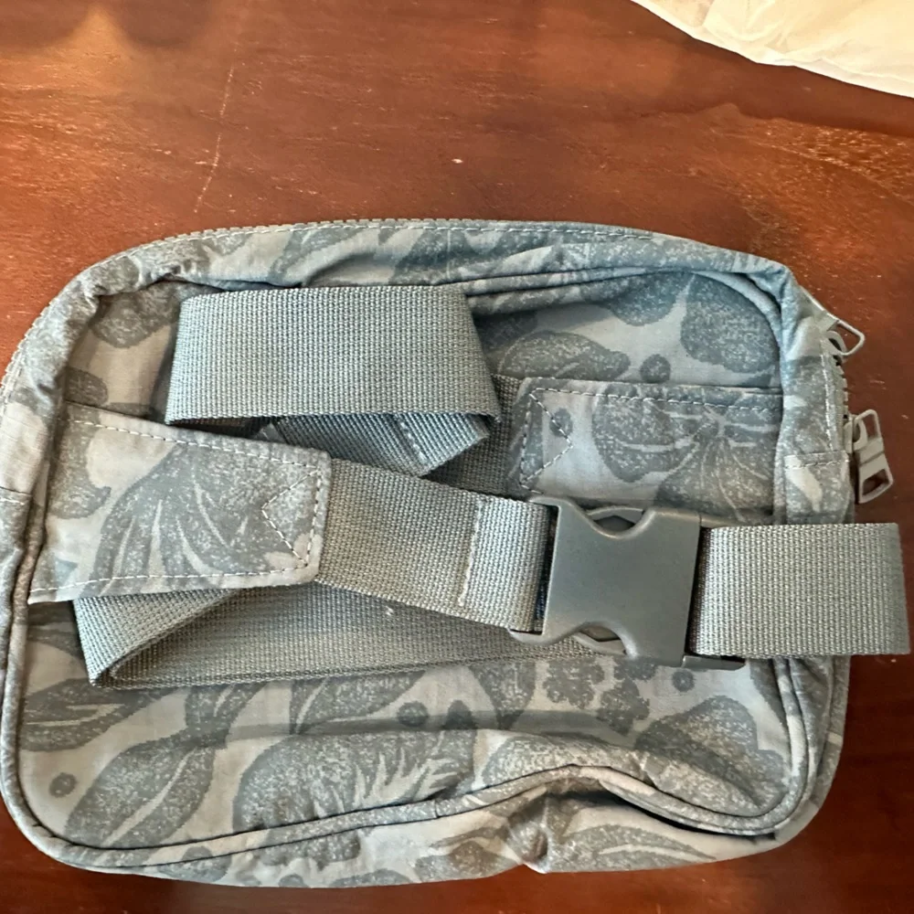 ALOHA Floral Belt Bag - Picture 2 of 5